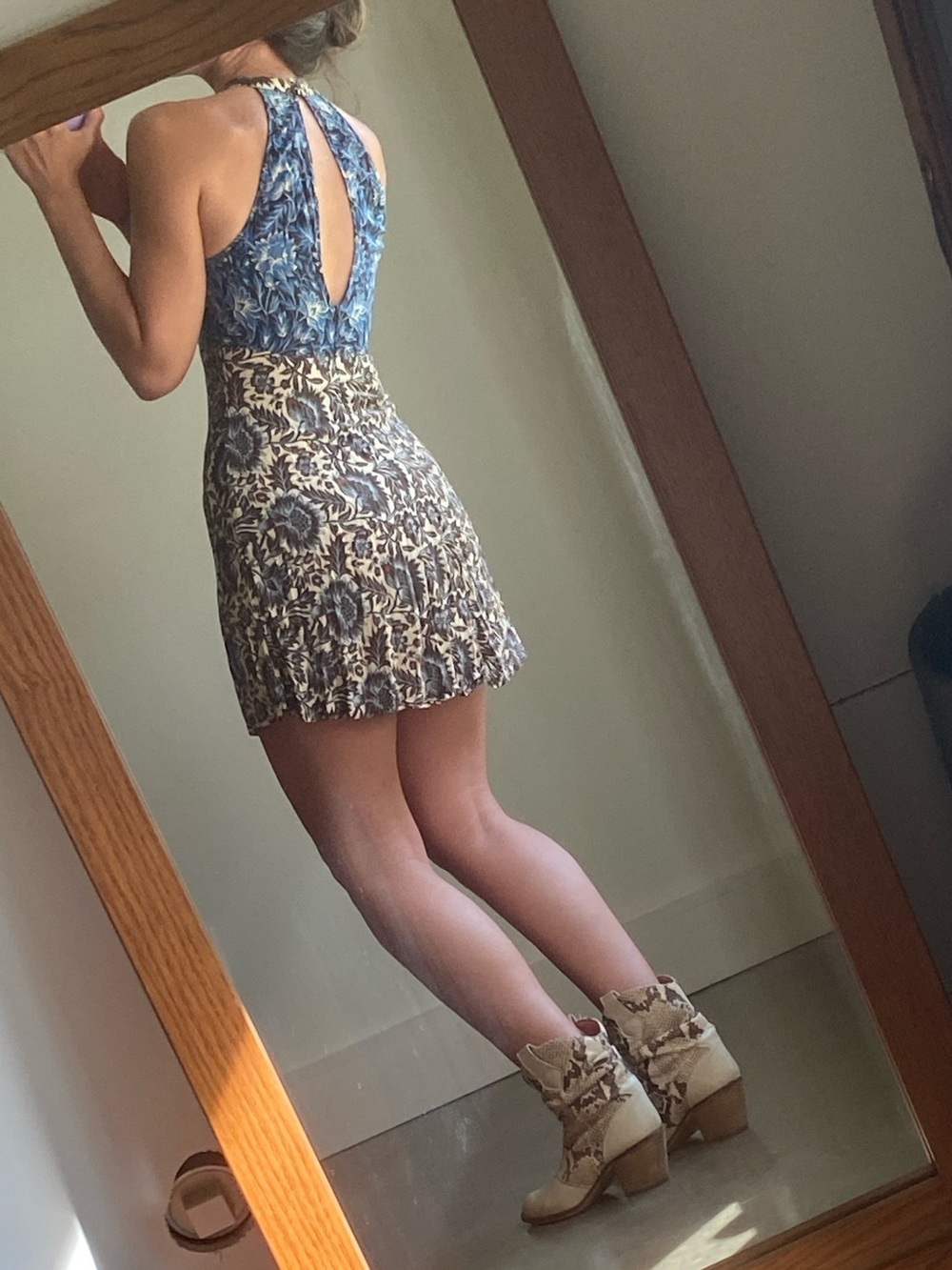 🦋 Halter Mini Dress - Picture 5 of 6